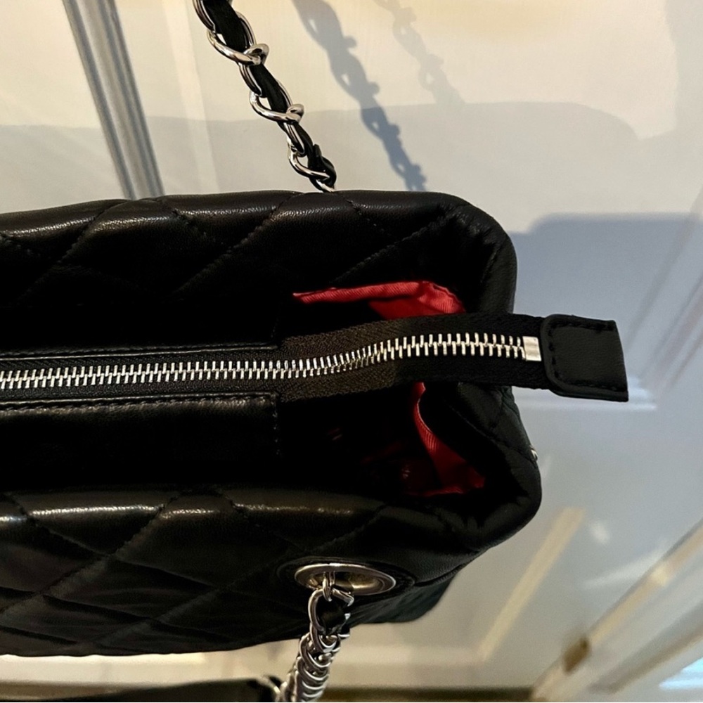 Elegant Black leather Quilted Chain Audrey Brooke Tote Bag - Picture 9 of 11